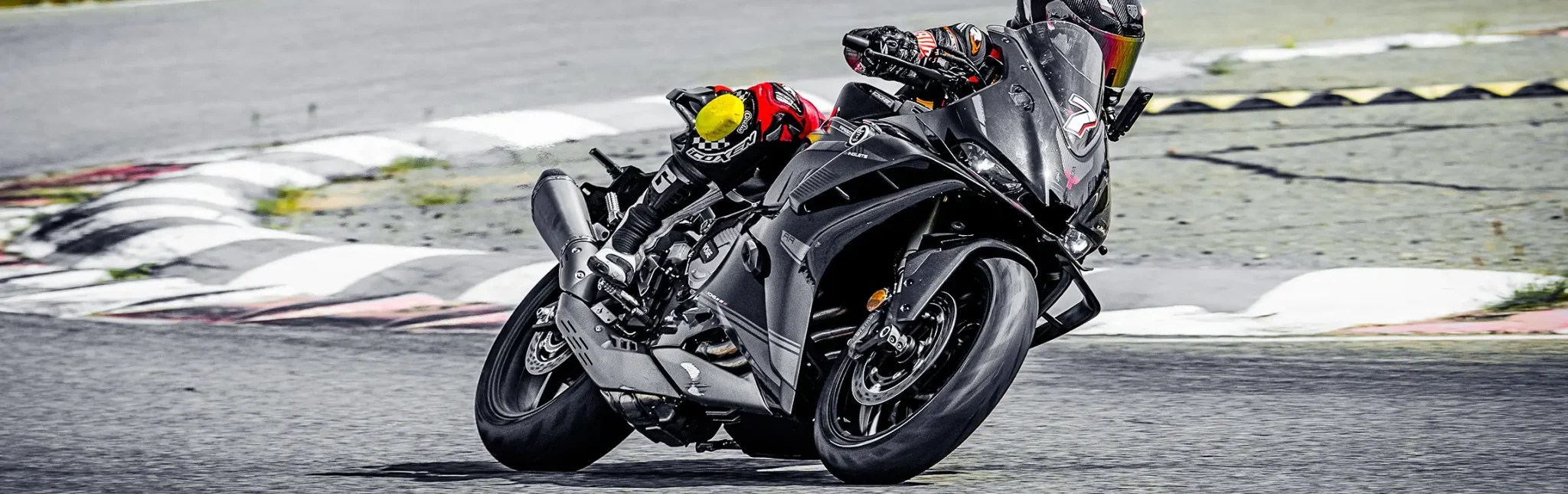 RR660S-2048x645-1